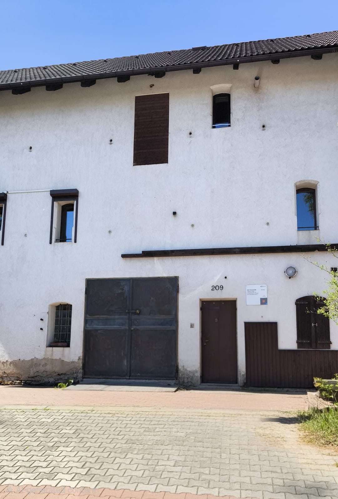 Entrance to the property